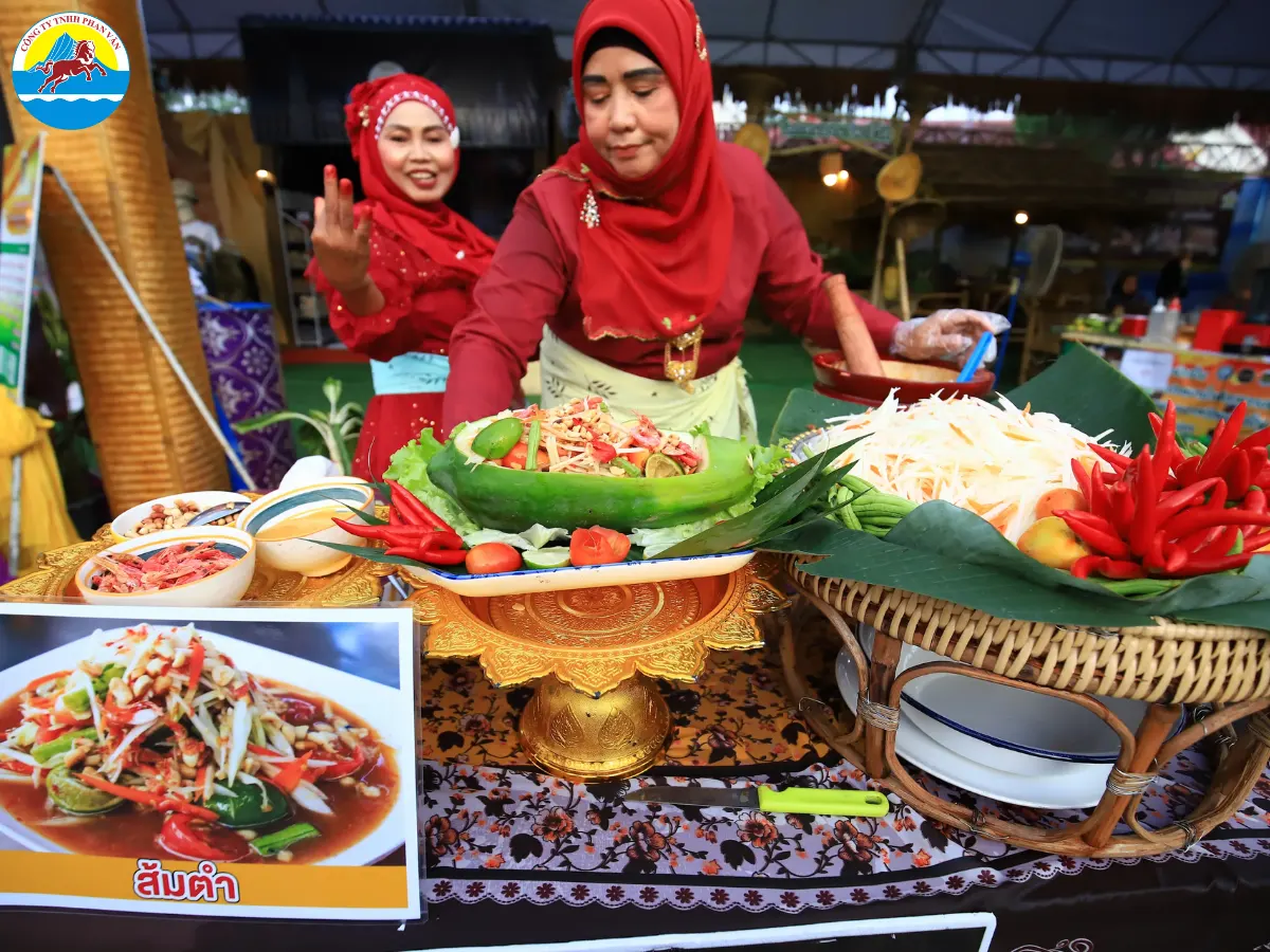 Hãy thử Som tam (gỏi đu đủ)