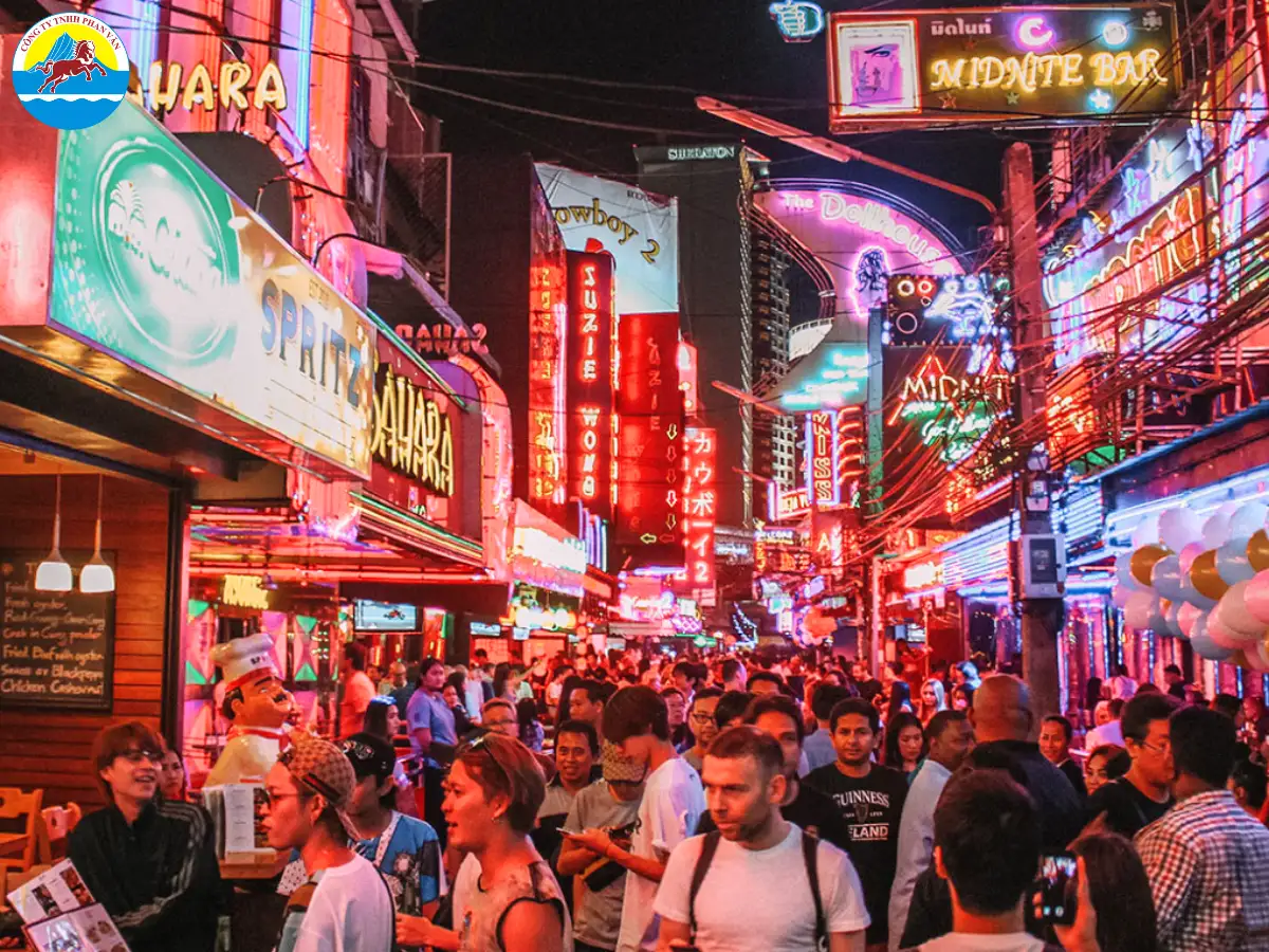 Phan Văn Travel cung cấp các gói tour khám phá nightlife Thái Lan với lộ trình chuyên nghiệp