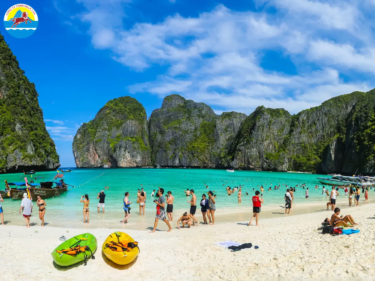 Giai đoạn từ tháng 11 đến tháng 4 được coi là thời điểm vàng cho du lịch Phuket