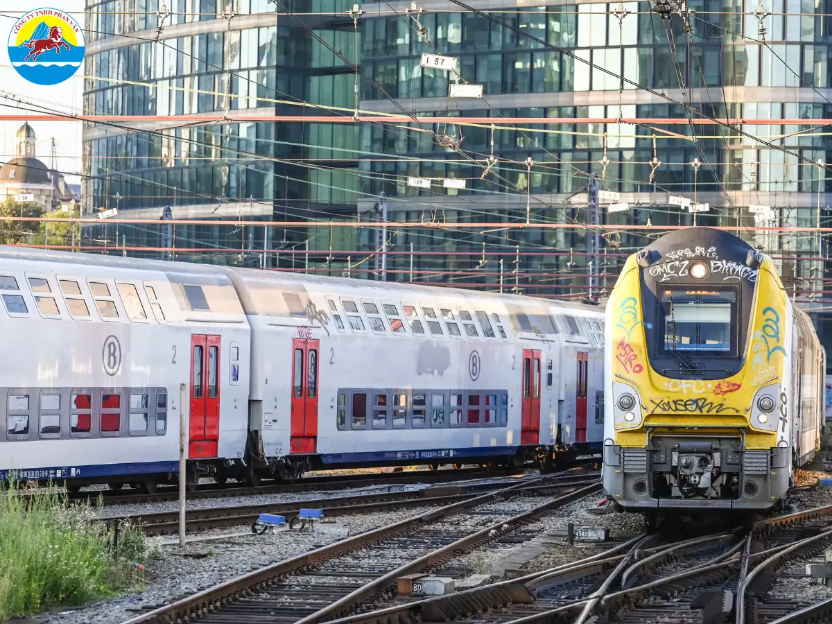 Tàu hỏa là phương tiện chính và hiệu quả nhất để di chuyển giữa các thành phố lớn