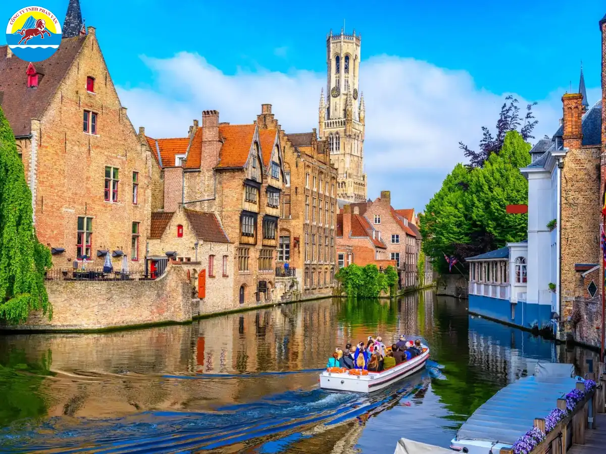Phan Văn Travel có kinh nghiệm lâu năm trong tổ chức tour Bruges chất lượng cao