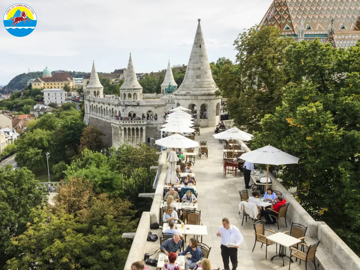 Tham khảo lịch trình gợi ý để có thêm ý tưởng cho chuyến du lịch của riêng bạn