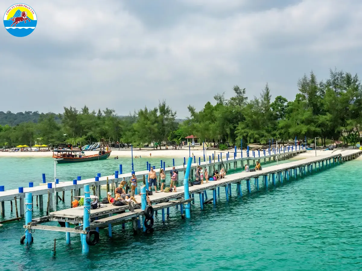 Bãi biển Long Set (còn gọi là bãi biển 4K) thuộc Đảo Koh Rong