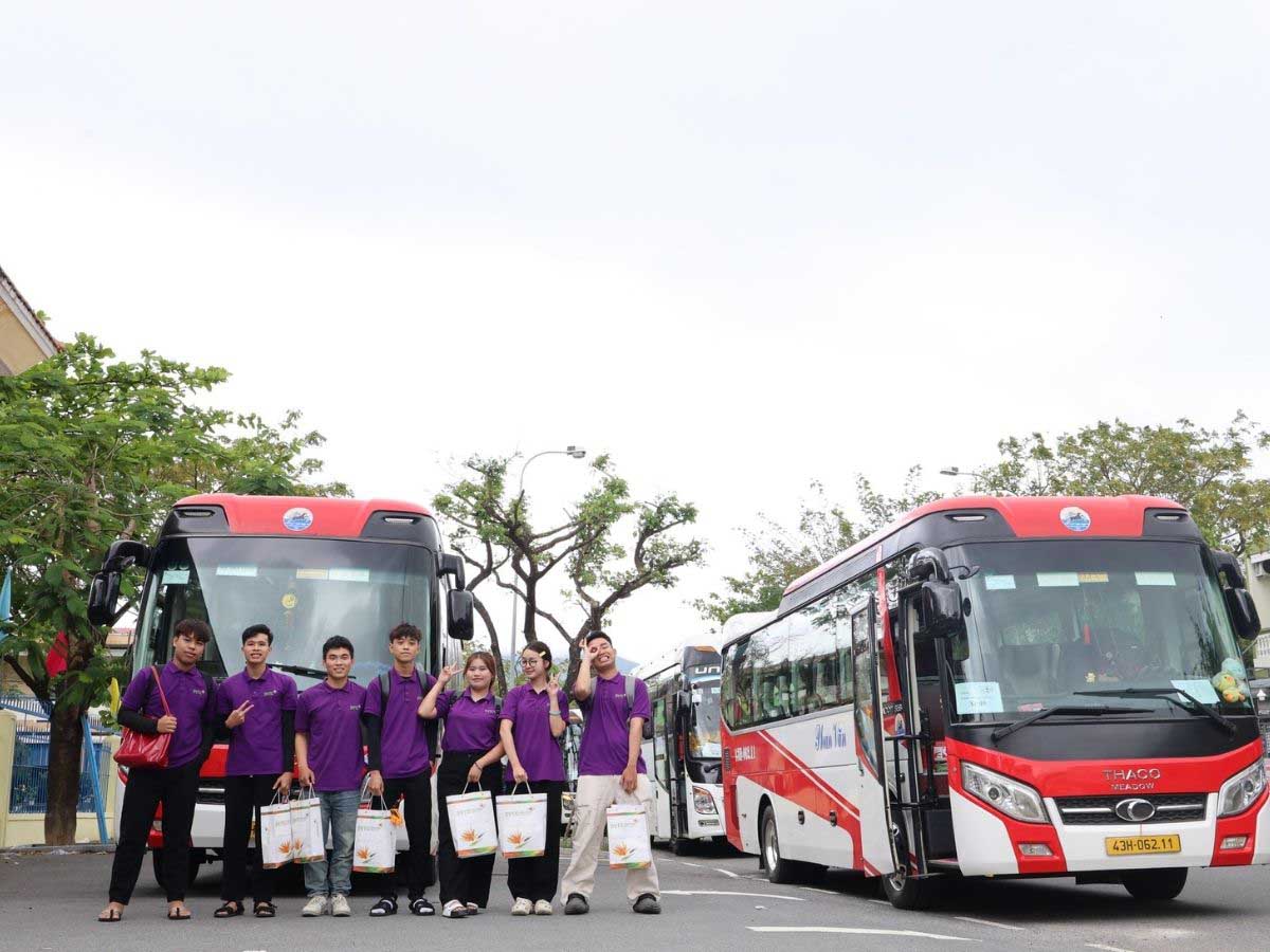 Có thể lựa chọn xe du lịch của Phan Văn Travel để tối ưu chi phí
