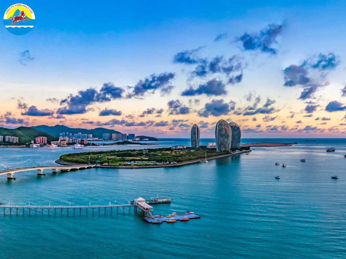 Đảo Hải Nam có diện tích khoảng 35.400 km²