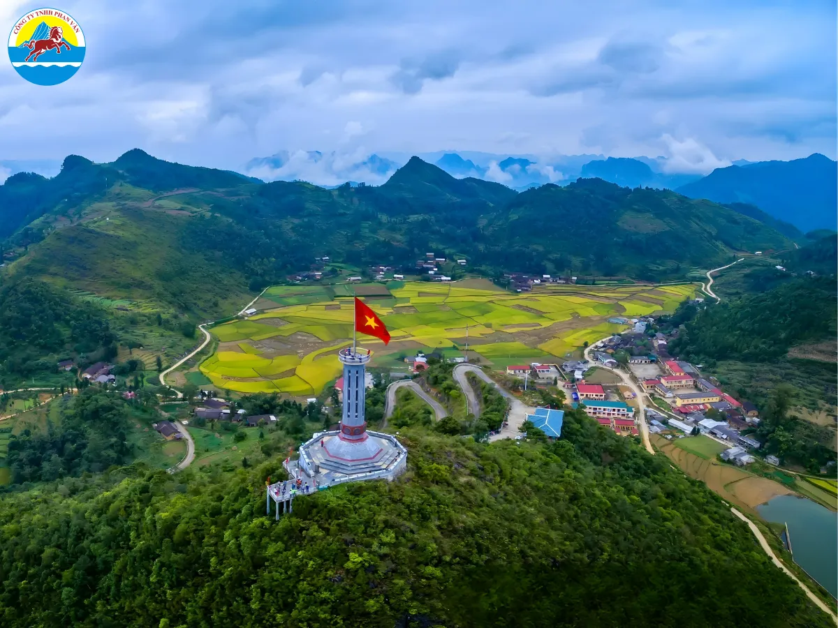 Cột cờ Lũng Cú