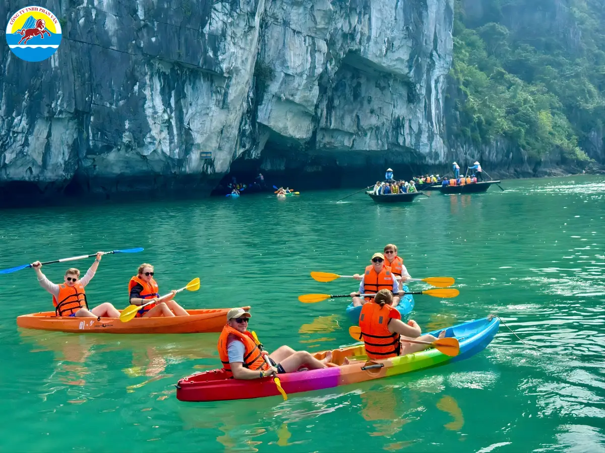 Chèo kayak qua các làng chài
