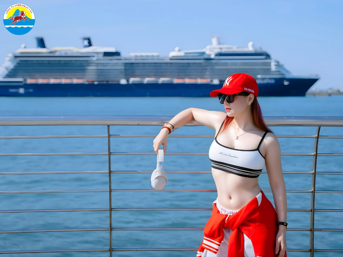 Đi thuyền vịnh Hạ Long