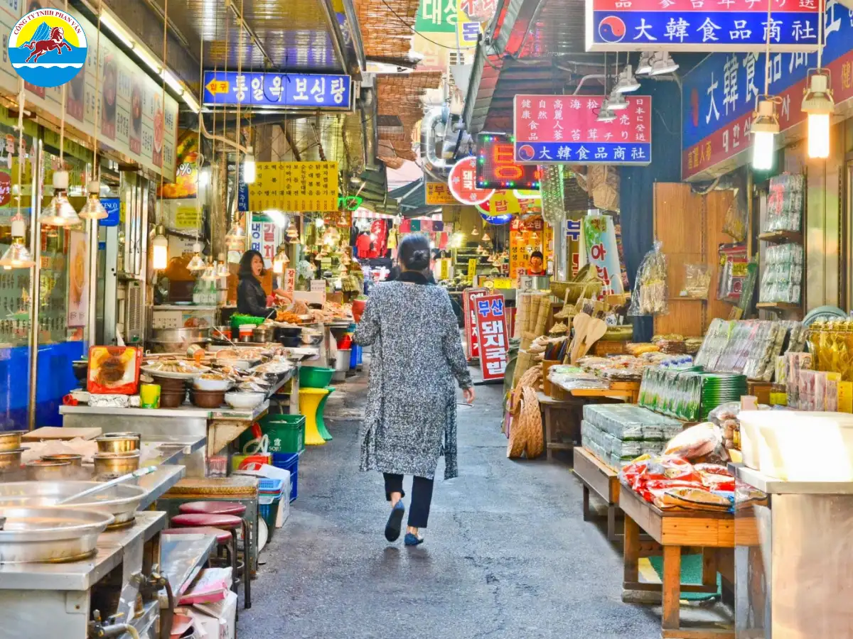 Mua sắm quà lưu niệm tại chợ Namdaemun