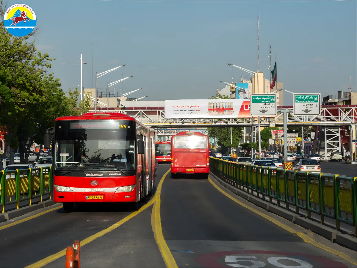 Xe buýt và tàu điện ngầm có khu vực riêng cho phụ nữ