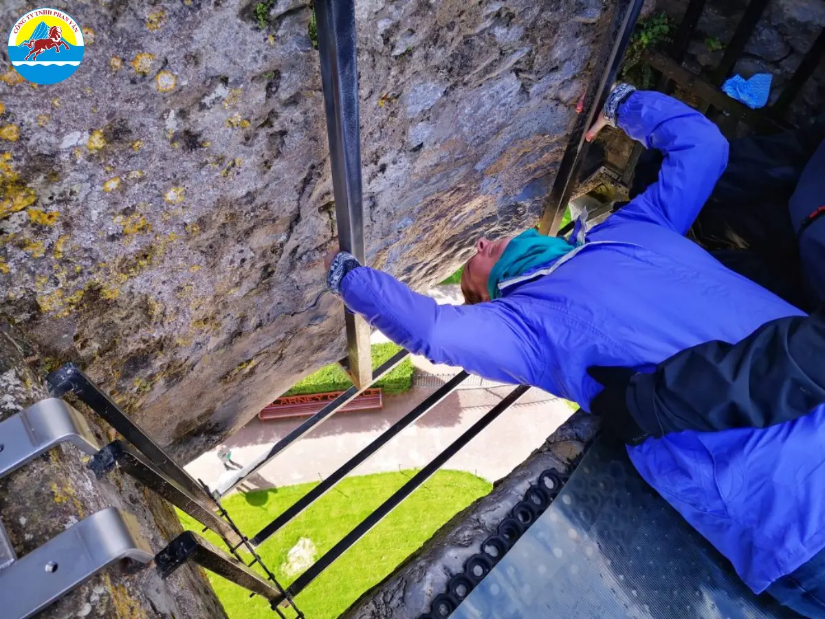 Hôn viên đá may mắn để nhận tài hùng biện