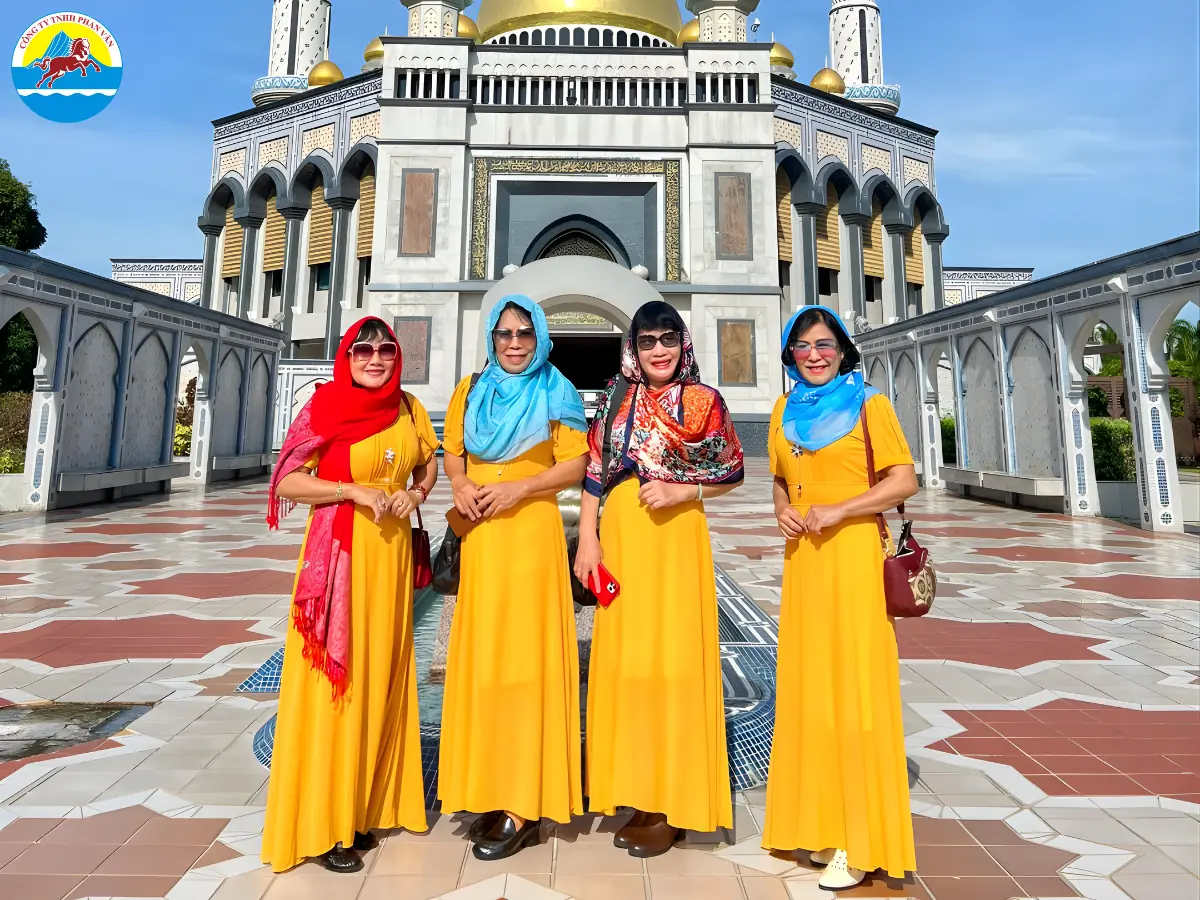 Malaysia là quốc gia có sự pha trộn văn hóa, trong đó Hồi giáo chiếm đa số