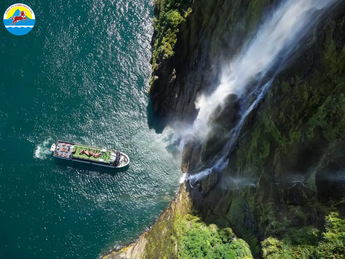 Đi du thuyền Milford Sound