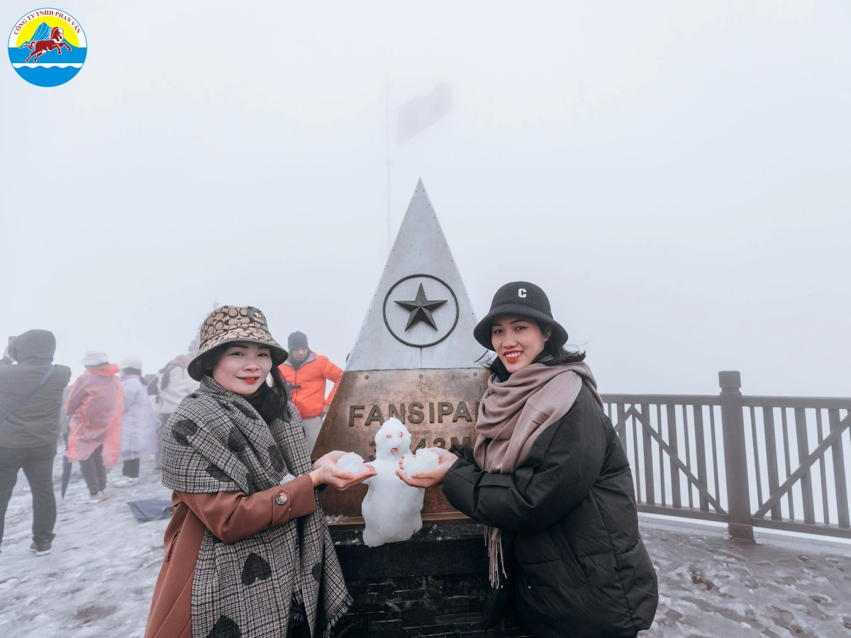 Săn tuyết trên đỉnh Fansipan