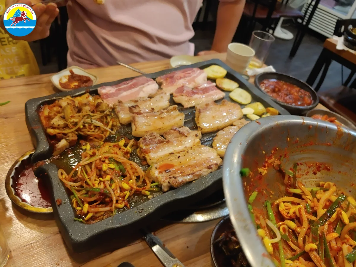 Thưởng thức thịt ba chỉ Samgyeopsal xèo xèo
