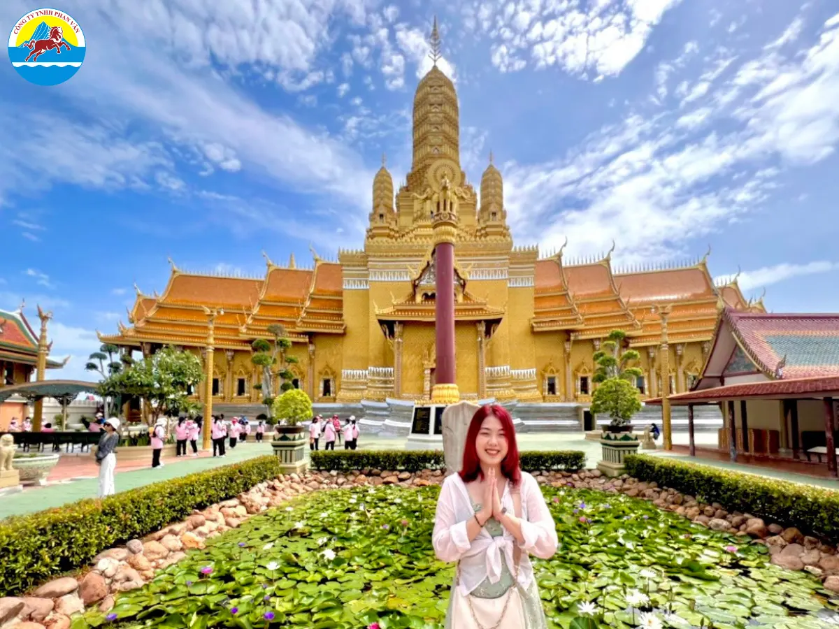 Chuẩn bị ít nhất một bộ đồ lịch sự để viếng thăm các ngôi chùa, cung điện