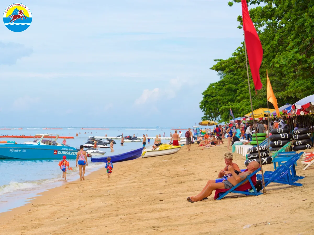 Nghỉ ngơi tại bãi biển Pattaya