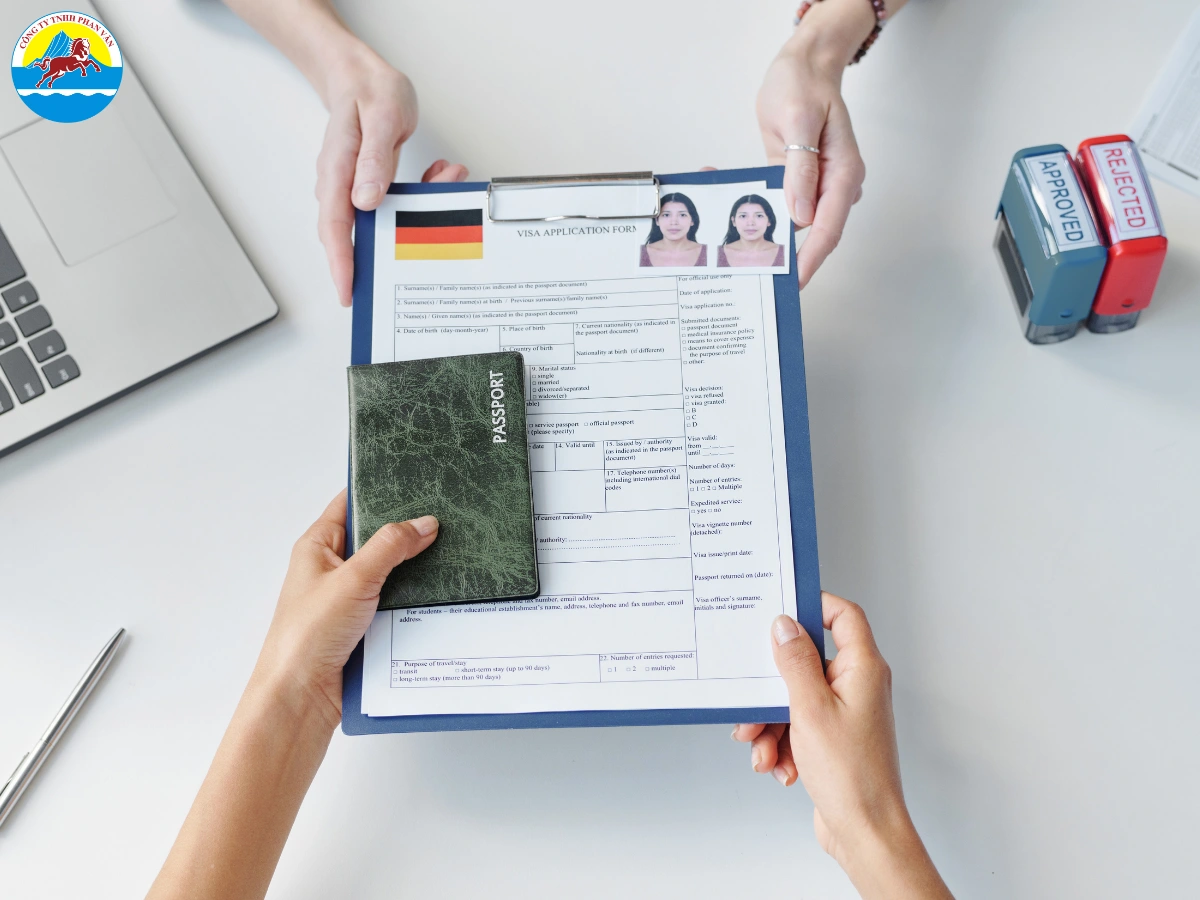 Nên chuẩn bị visa cẩn thận