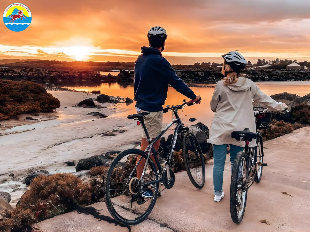 Đạp xe và đi dạo trên đường ven biển Seawall