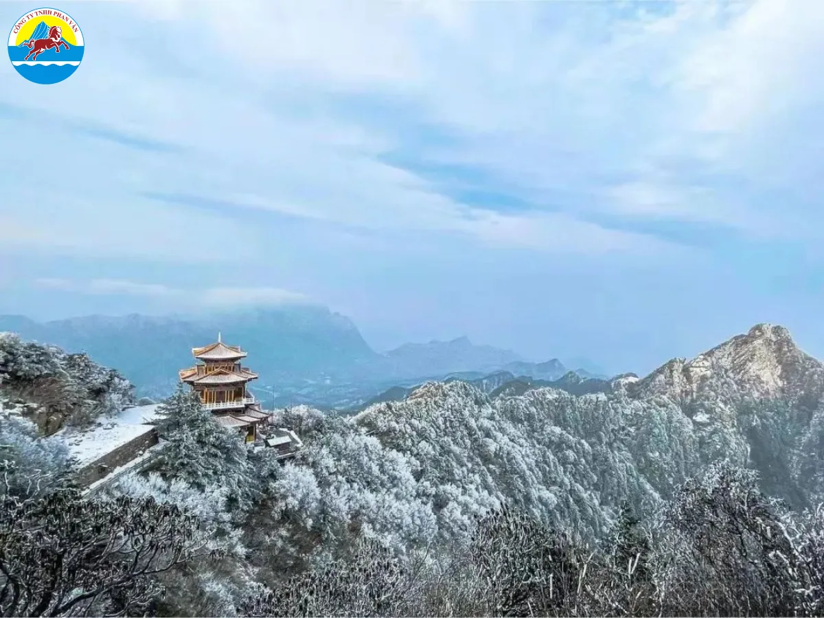 Núi Bạch Vân lạc dương