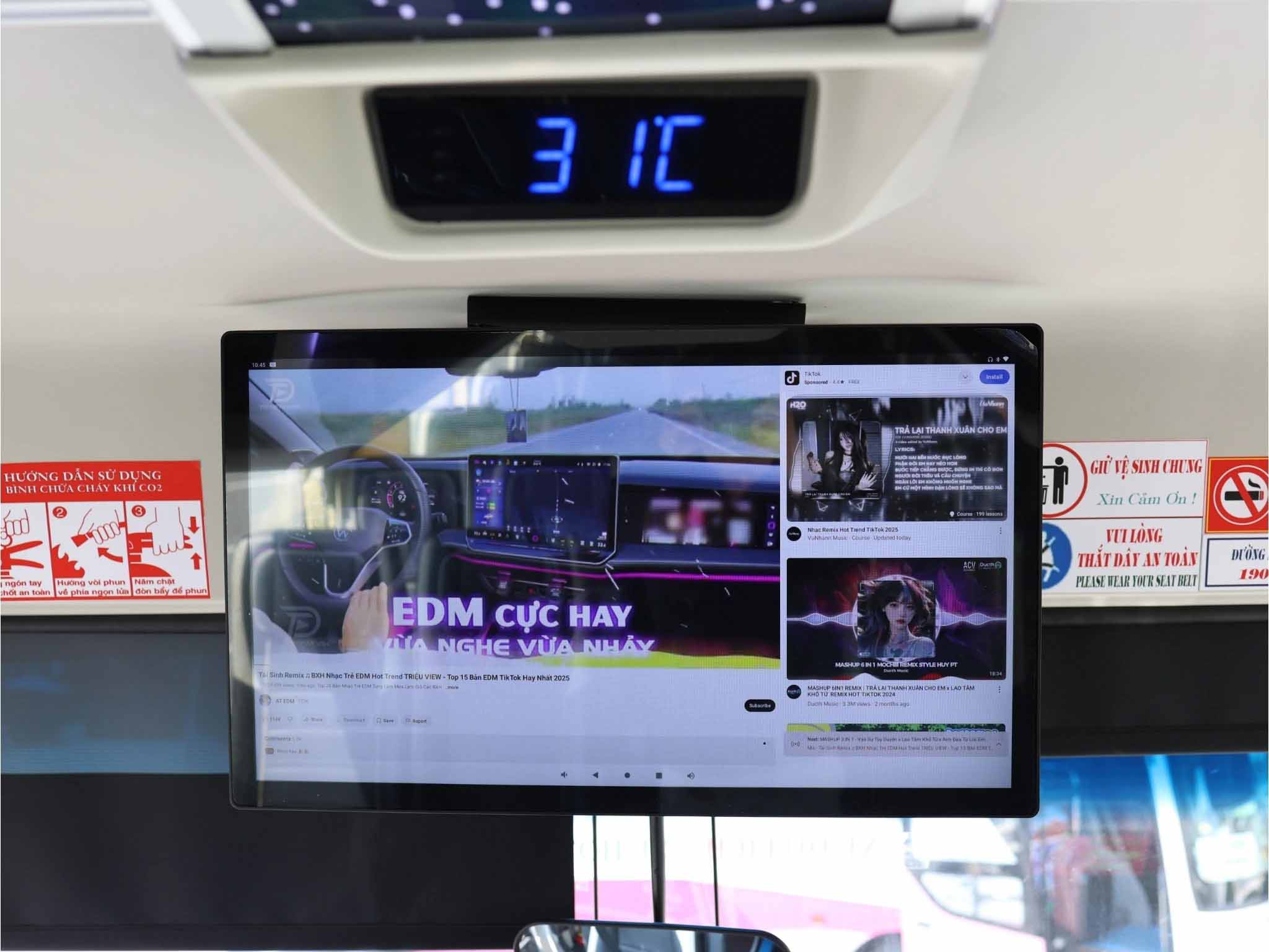 Xe được trang bị tiện nghi đầy đủ