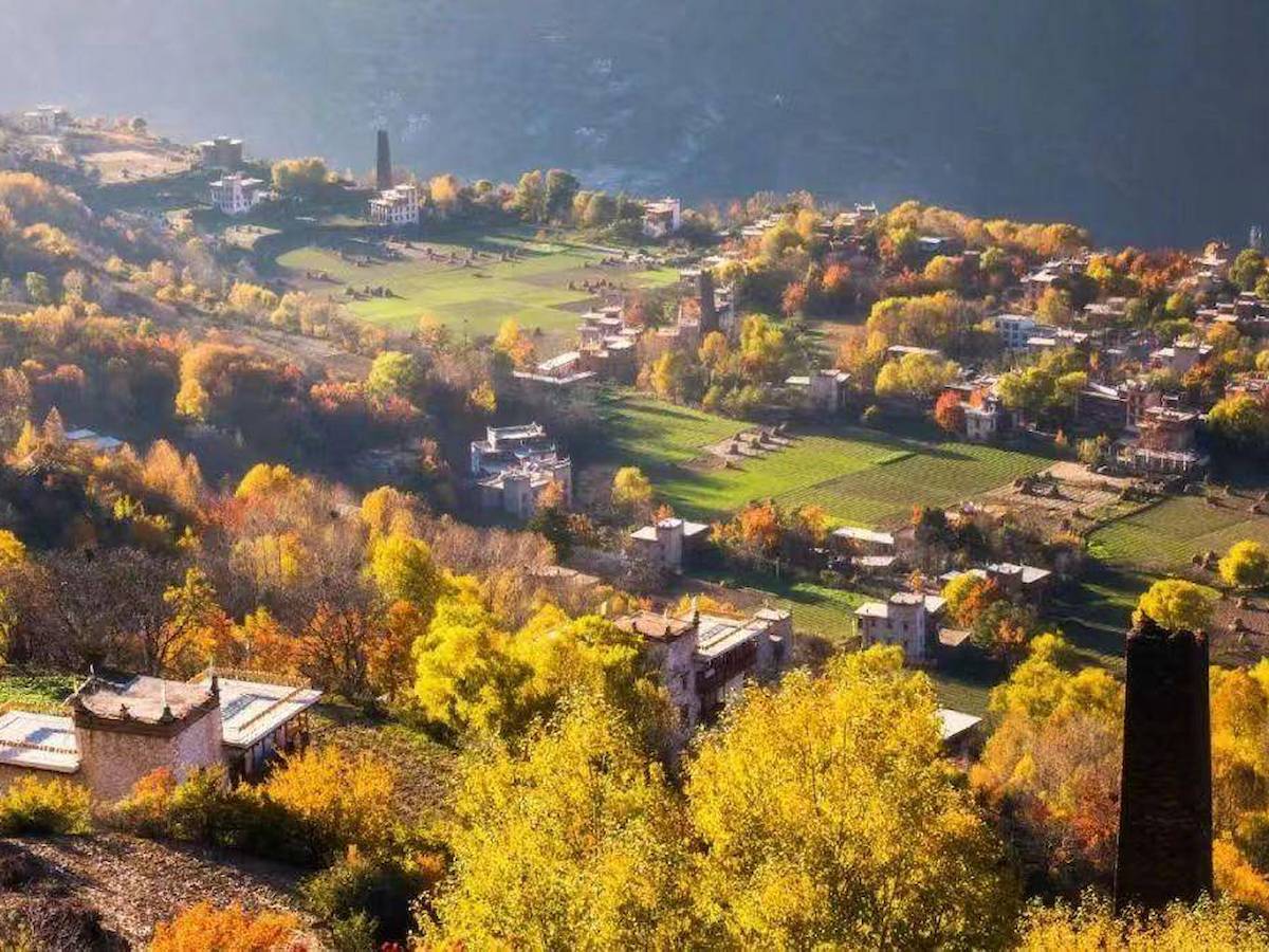 Làng Tây Tạng Giáp Cư mùa Thu