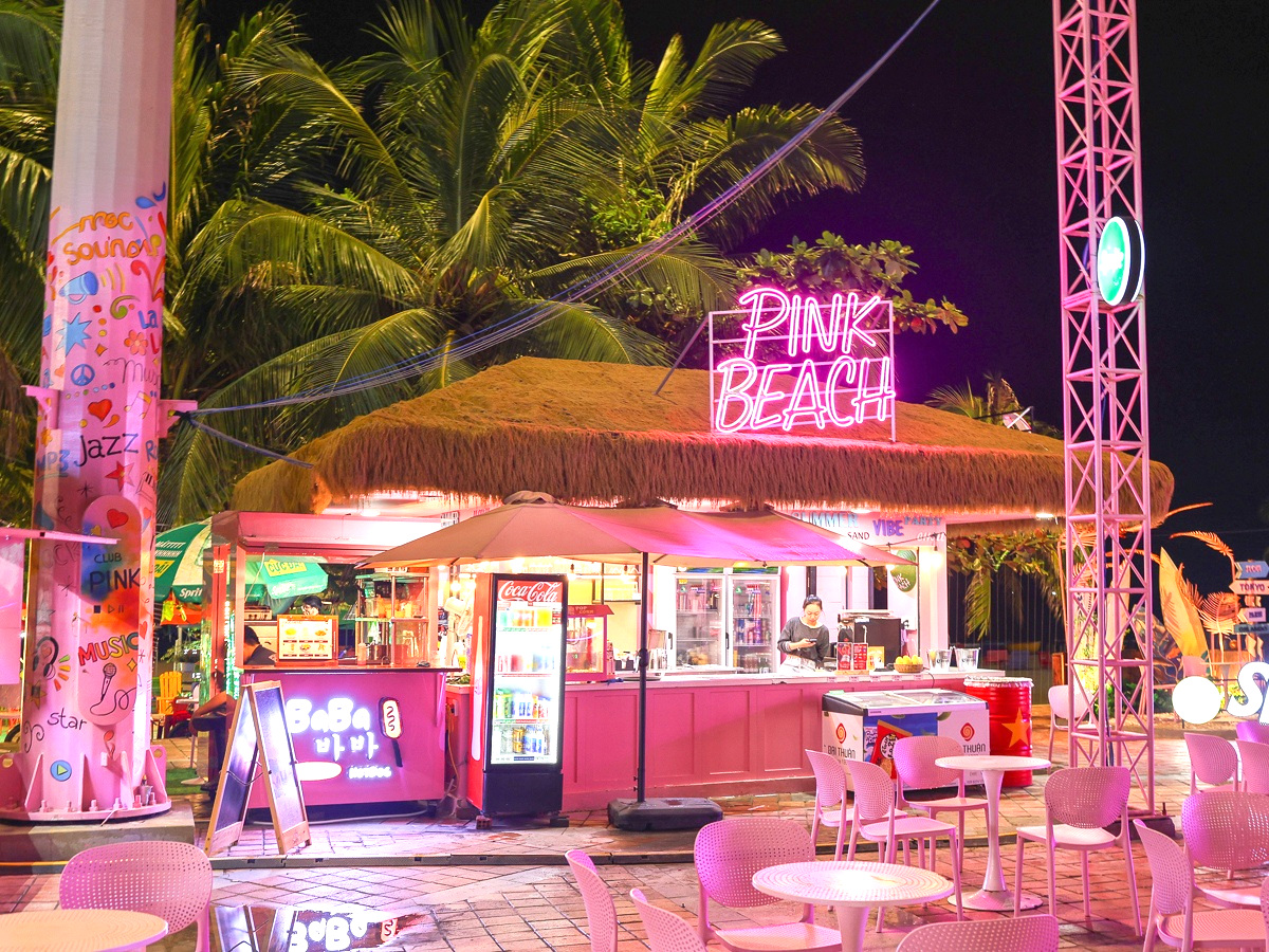 Cùng nhau khám phá các gian hàng ẩm thực