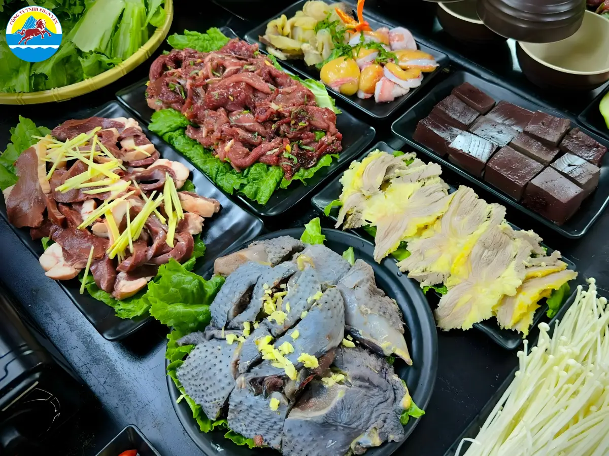 Lẩu Gà đen Lũng Cú