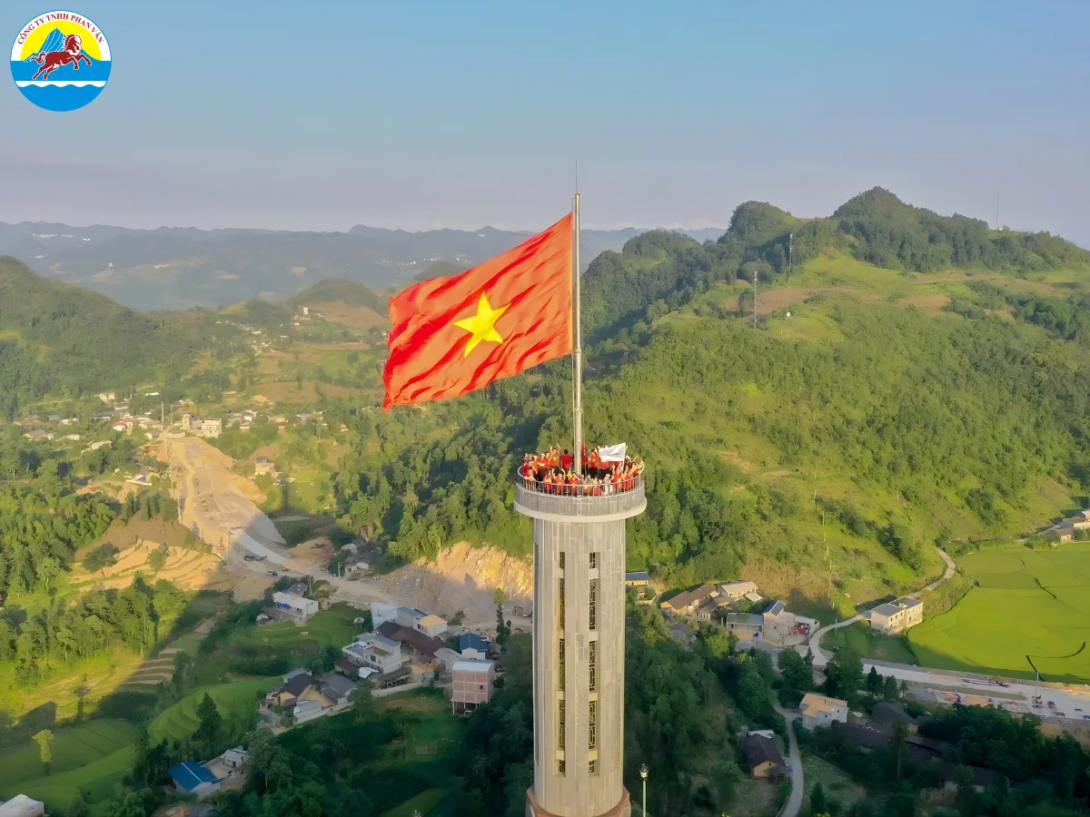 Cột cờ Lũng Cú