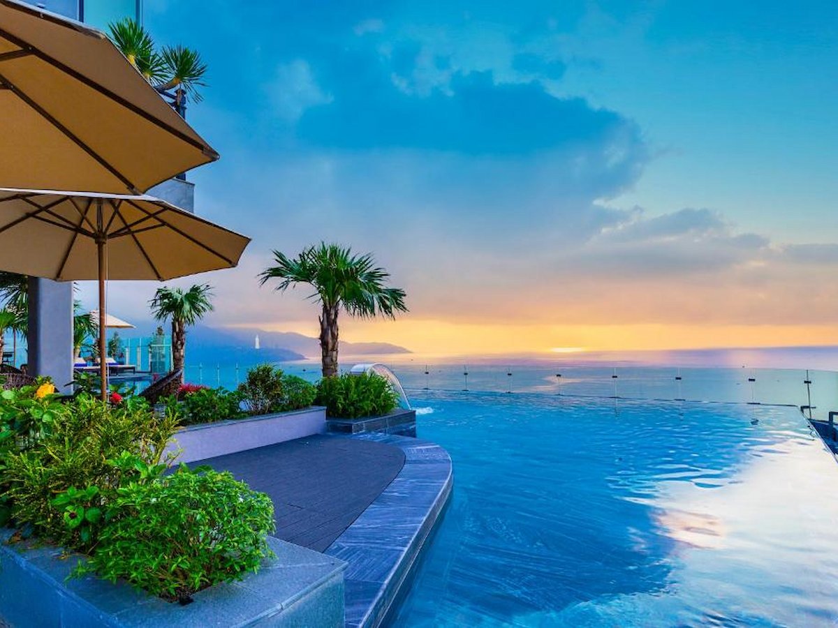 Hồ bơi vô cực, hay còn gọi là infinity pool