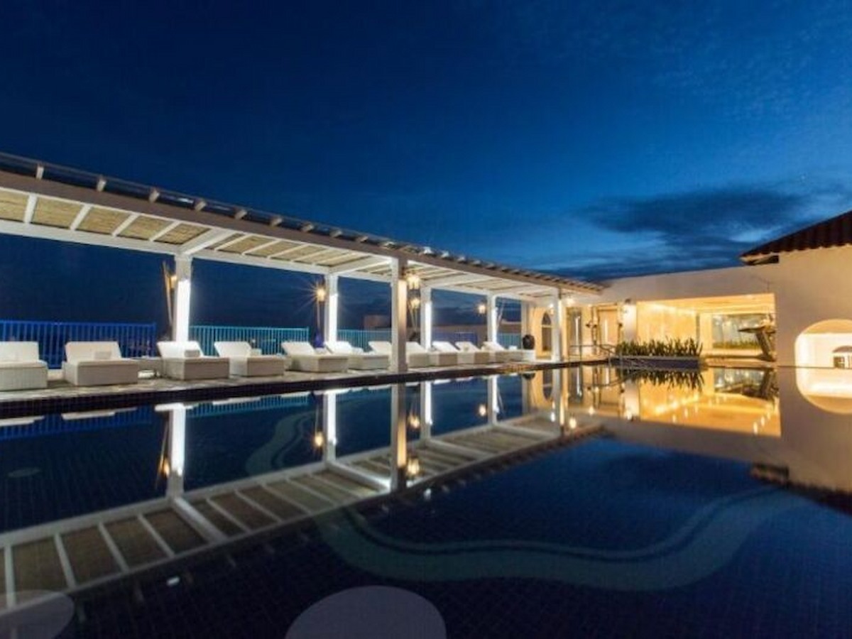 Hồ bơi vô cực Risemount Resort Danang