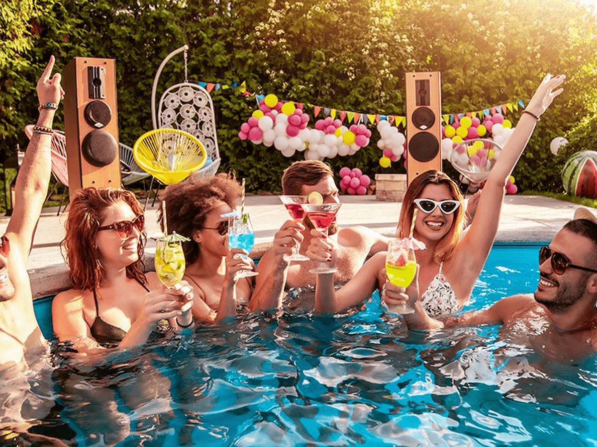 Pool party là một sự lựa chọn không nên bỏ qua tại các khách sạn Đà Nẵng