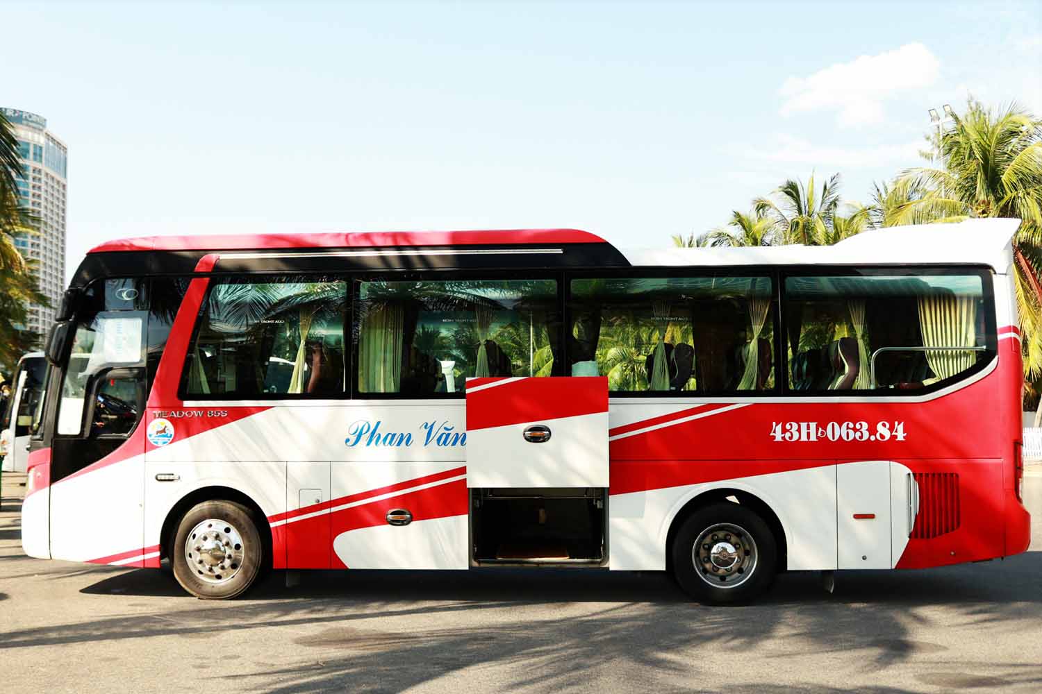 Xe 35 chỗ Meadow của Phan Văn