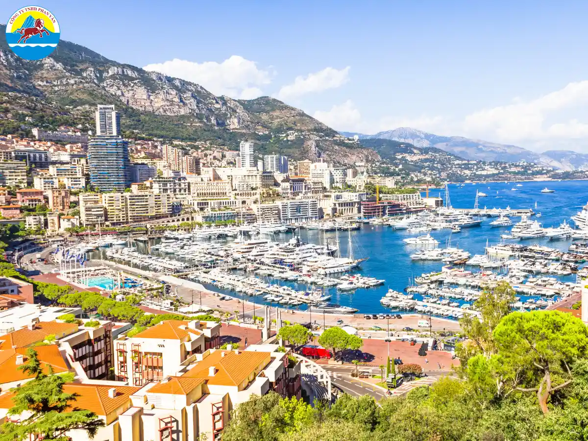 Du lịch Monaco tự túc hay theo tour đều có ưu nhược riêng