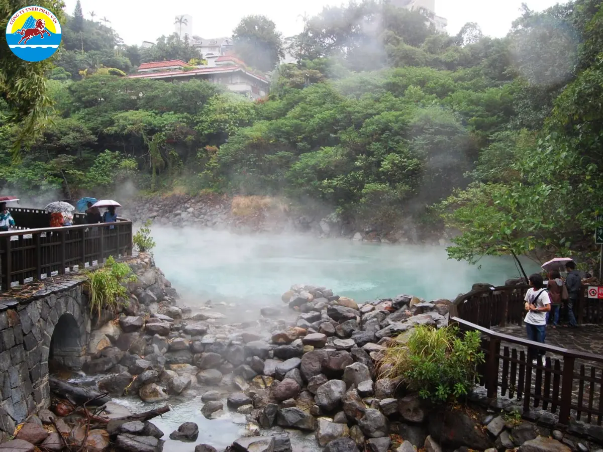 Tắm suối nước nóng