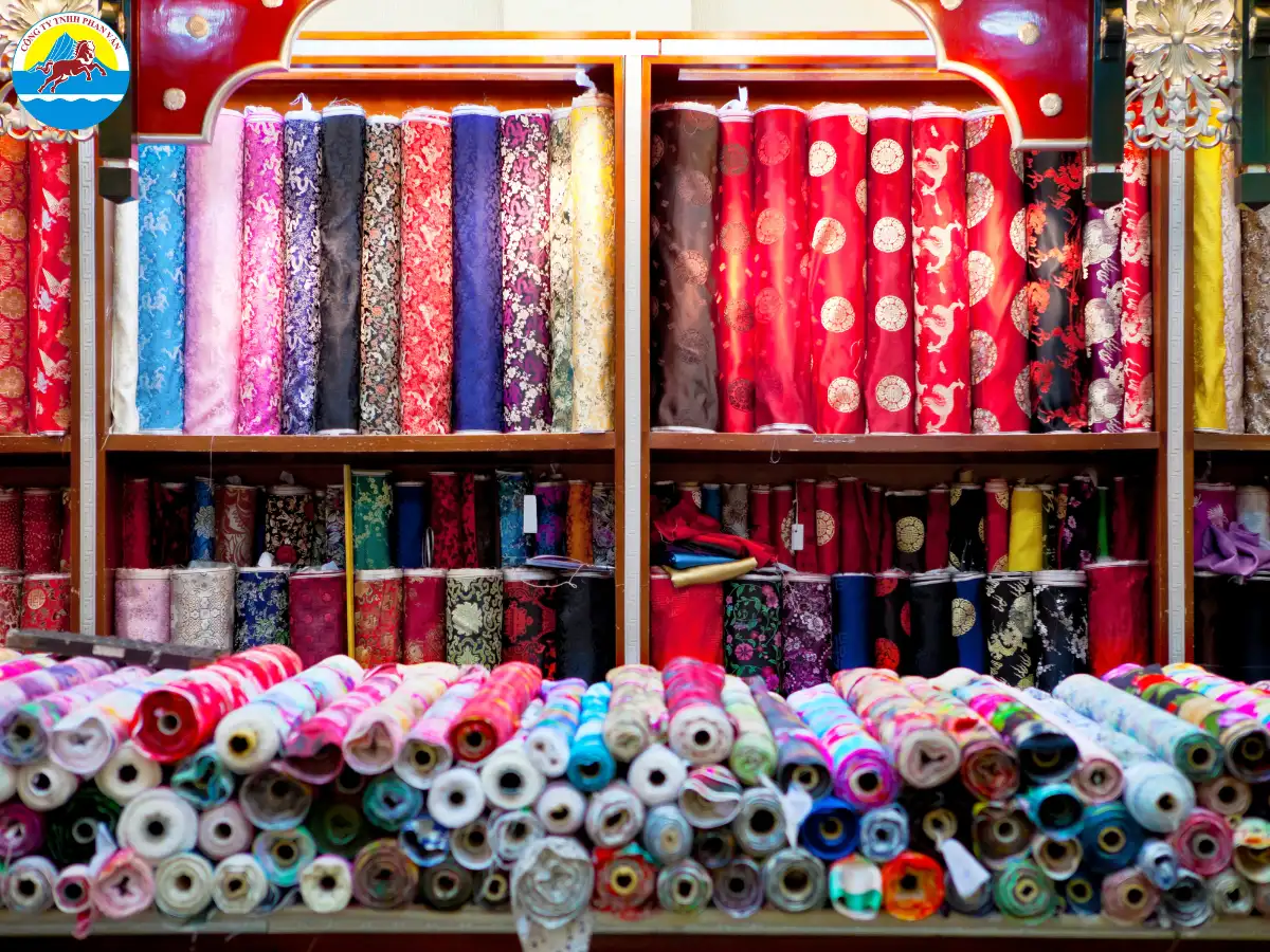 Tơ lụa Trung Quốc là quà tặng tinh tế cho phụ nữ và người lớn tuổi