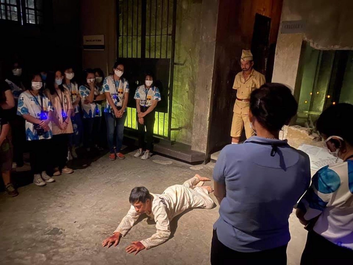 mua-ve-tham-quan-nha-tu-hoa-lo-tro-ve-nguon-dip-quoc-khanh-phan-van-travel-5