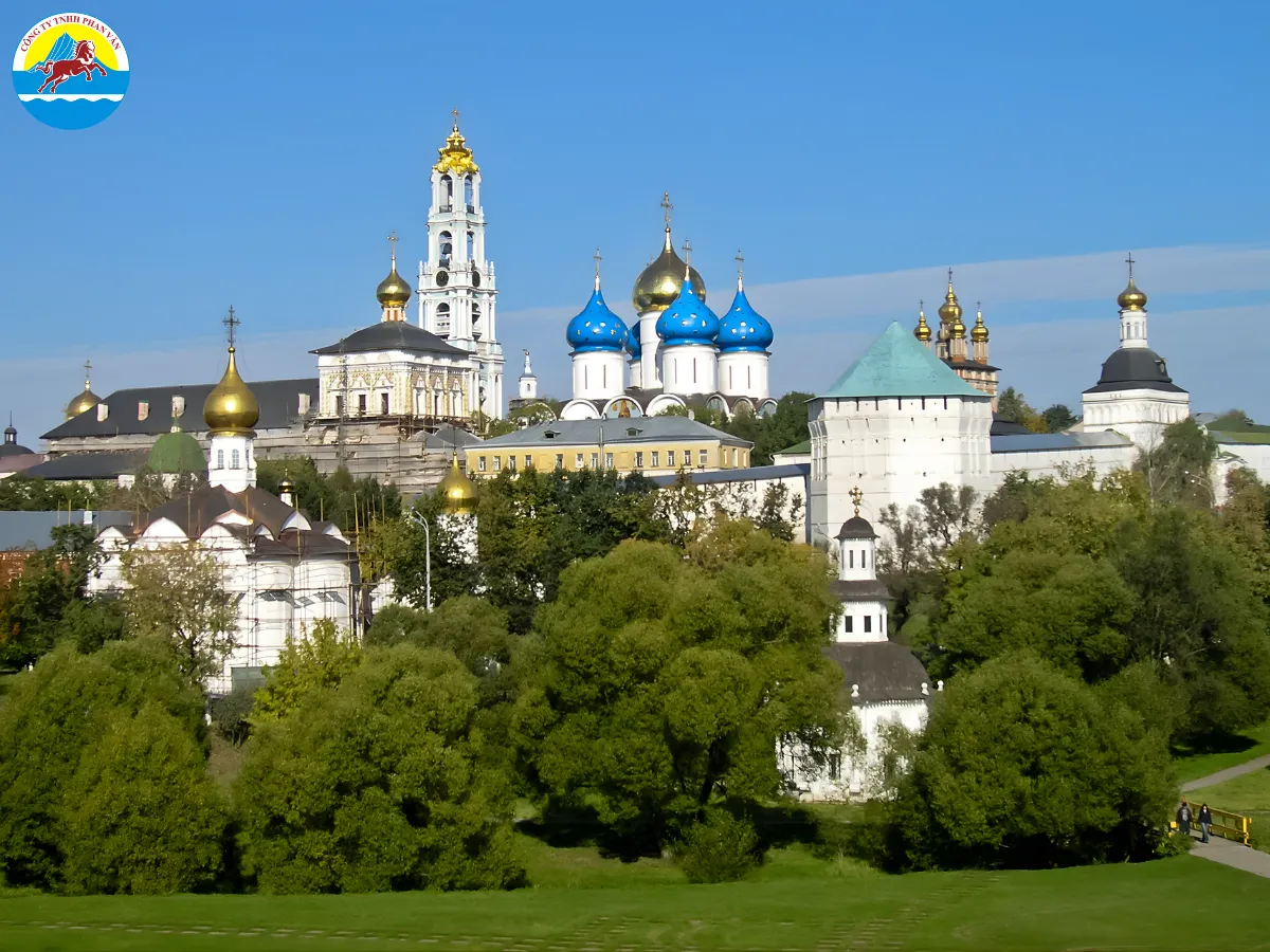 Thăm quan tu viện Troitse-Sergiyeva Lavra