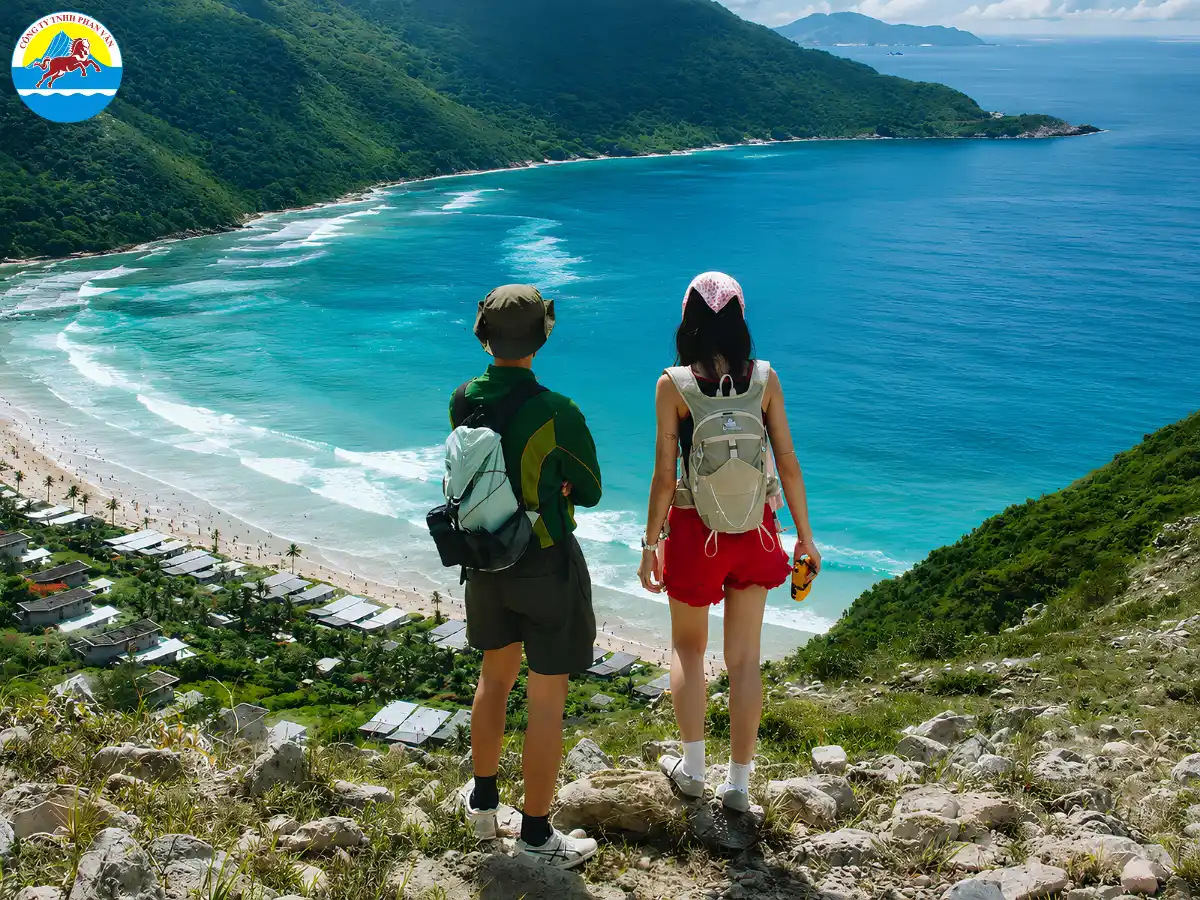 Nước biển Côn Đảo trong veo