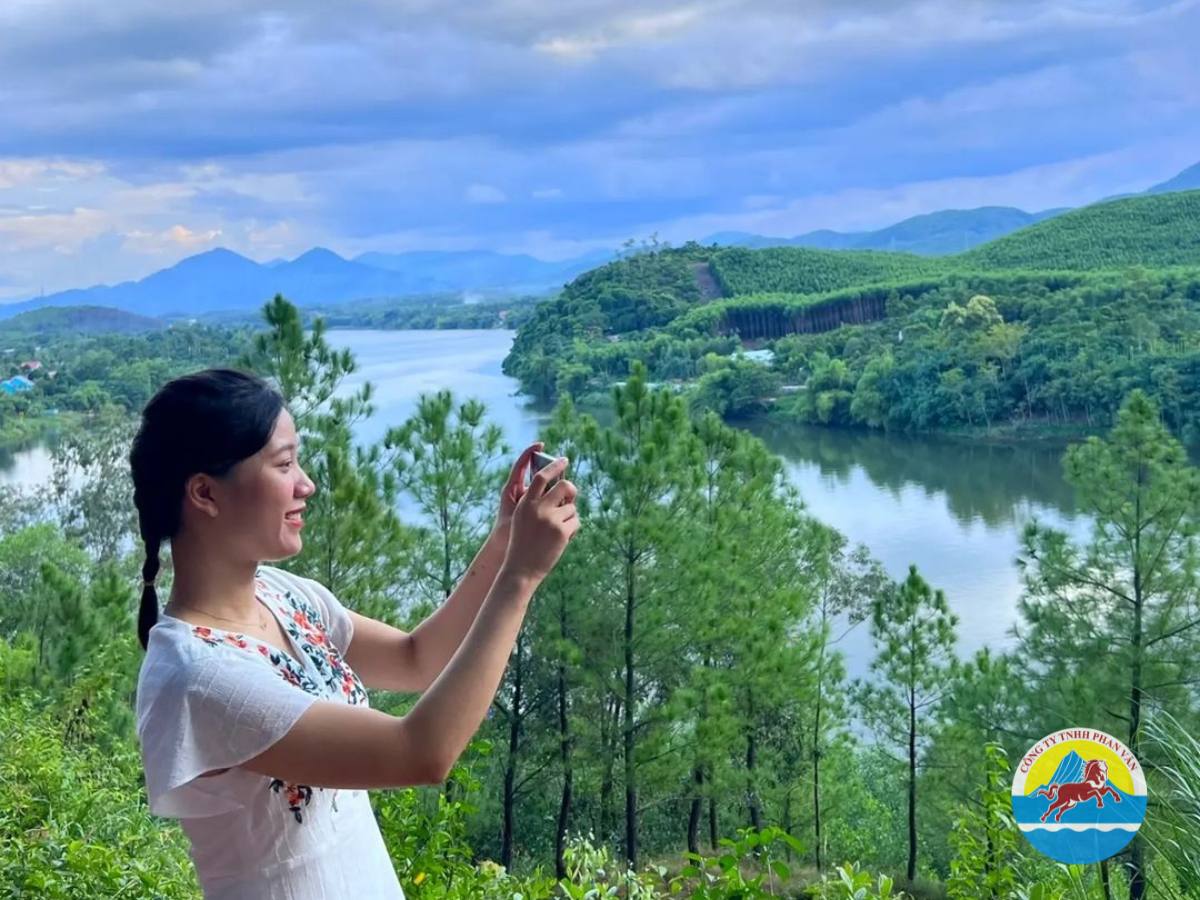 Ngắm cảnh từ Đồi Vọng Cảnh