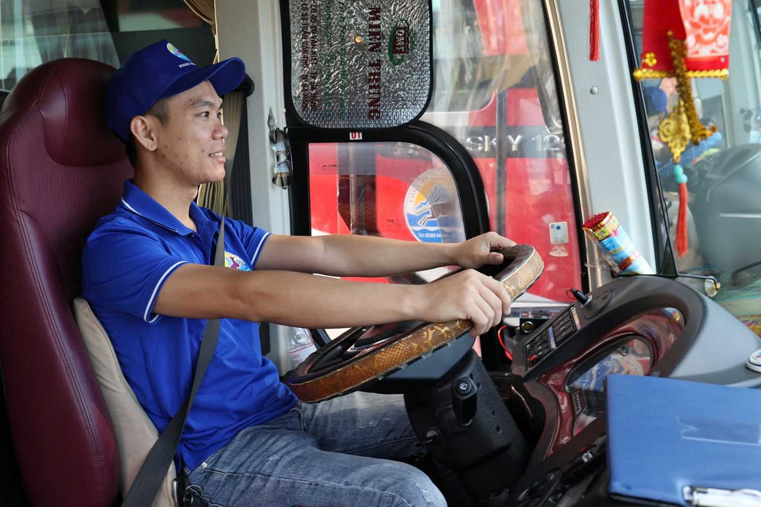 Nghề tài xế tuy áp lực nhưng các bác tài vẫn vui tươi