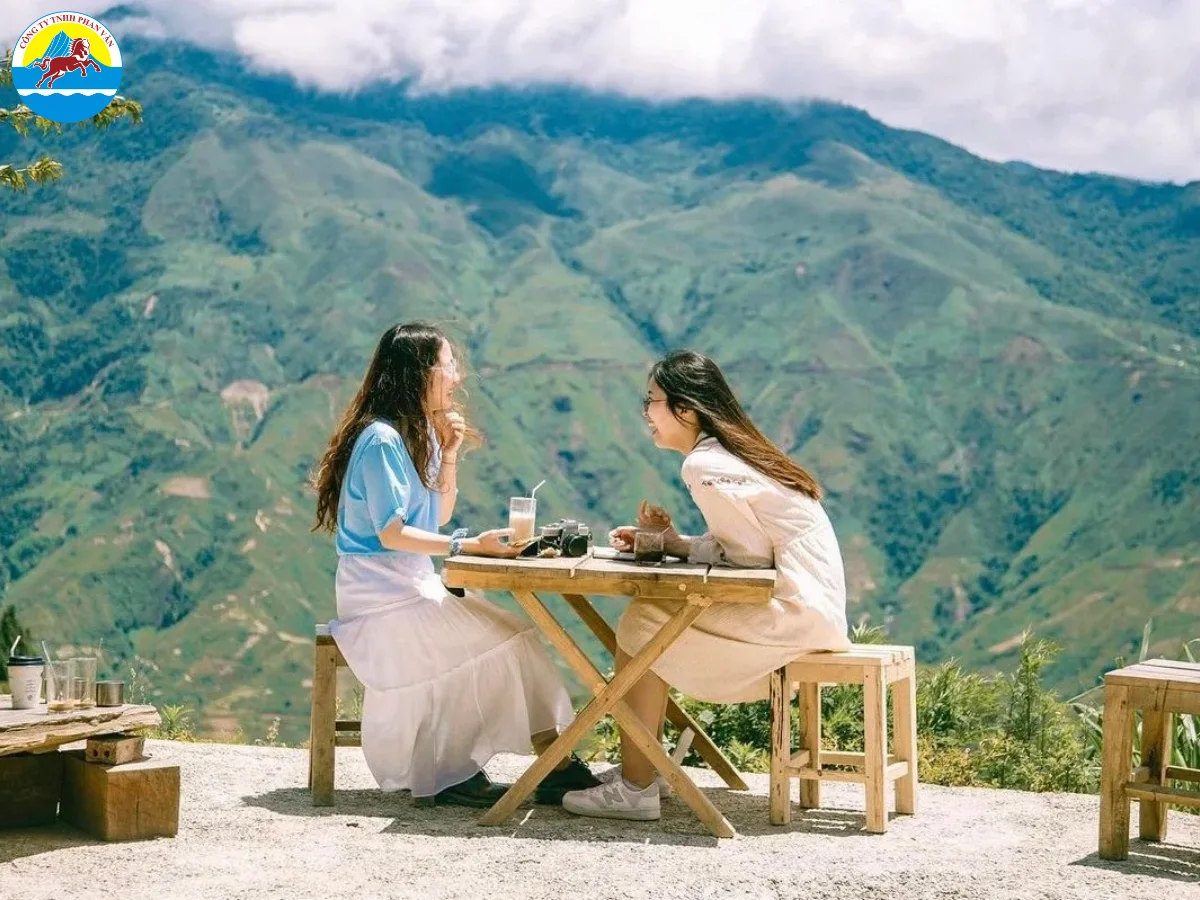 Phan Văn Travel là đơn vị du lịch uy tín với nhiều năm kinh nghiệm tổ chức tour Tết miền Bắc