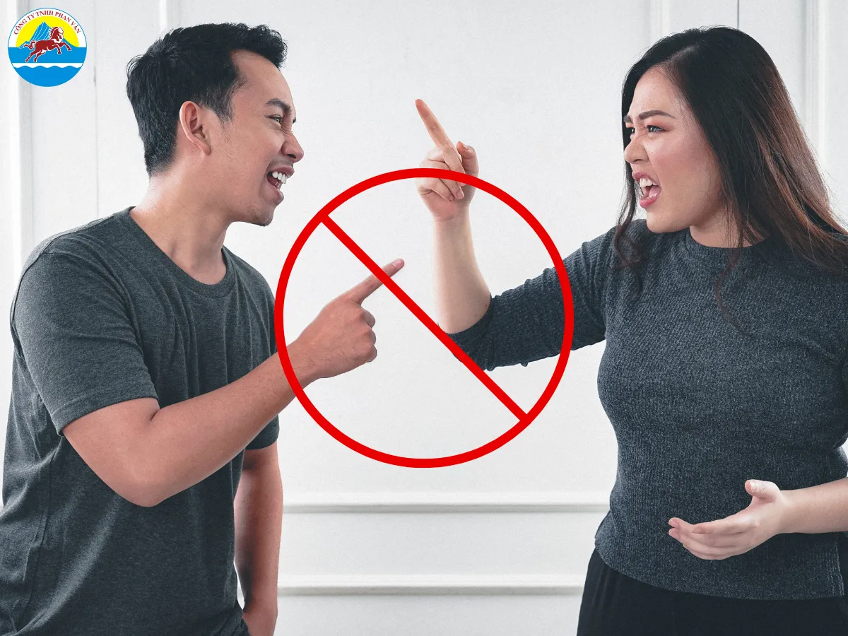 Không chỉ tay vào người khác