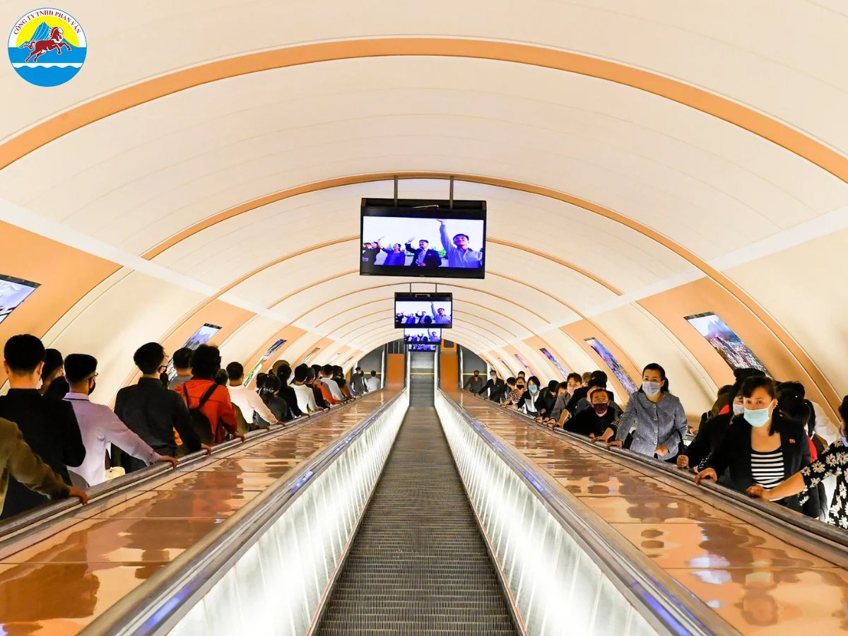 Đi tàu điện ngầm Metro Bình Nhưỡng