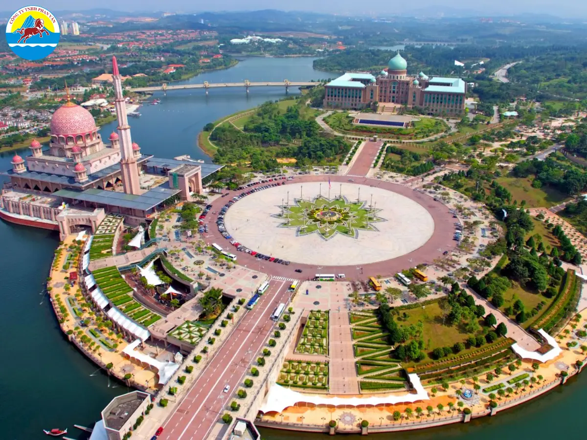 Thăm quan trung tâm hành chính Putrajaya