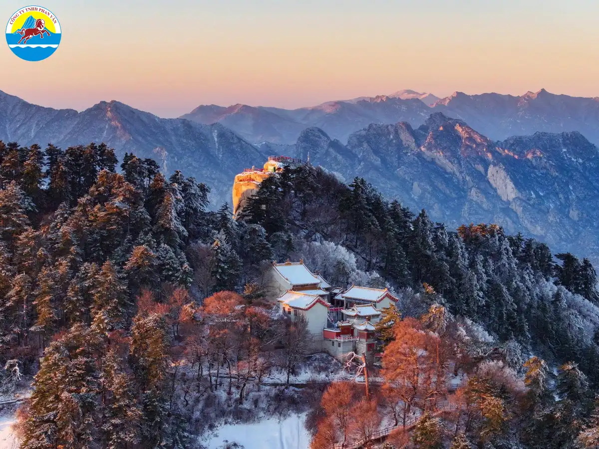 Đỉnh Nam và Cung điện Kim Điền của Hoa Sơn