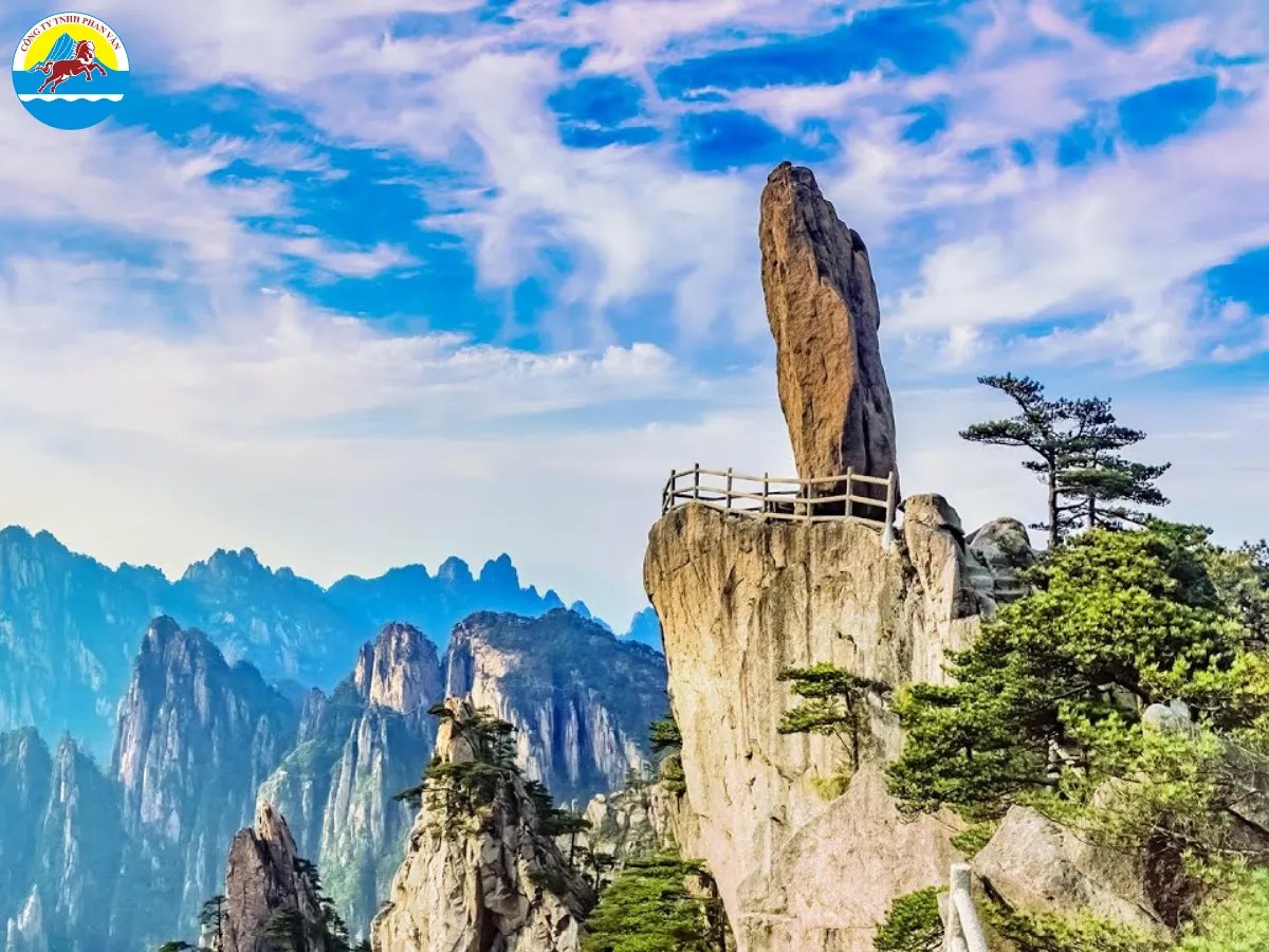 Quái Thạch - vẻ đẹp siêu thực của những khối đá lạ