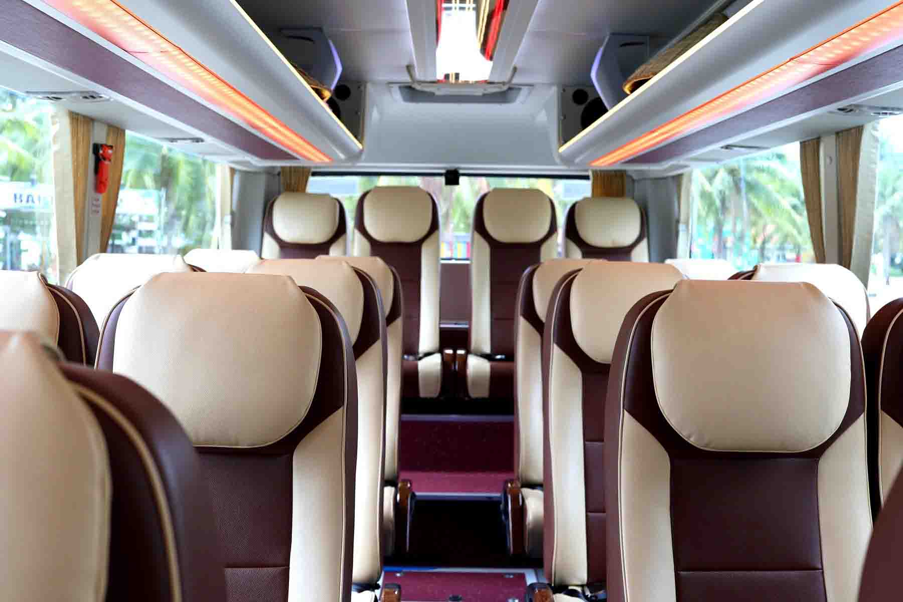 Bên trong không gian xe 29 chỗ