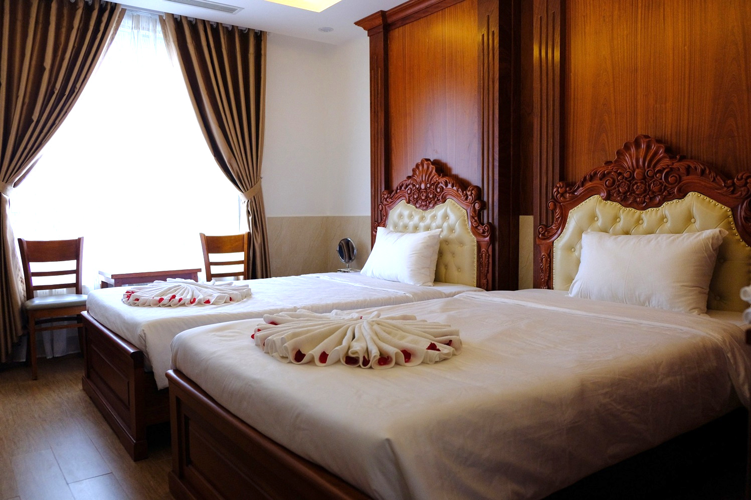 Phòng ngủ hai giường đơn tại khách sạn Phan Văn 2