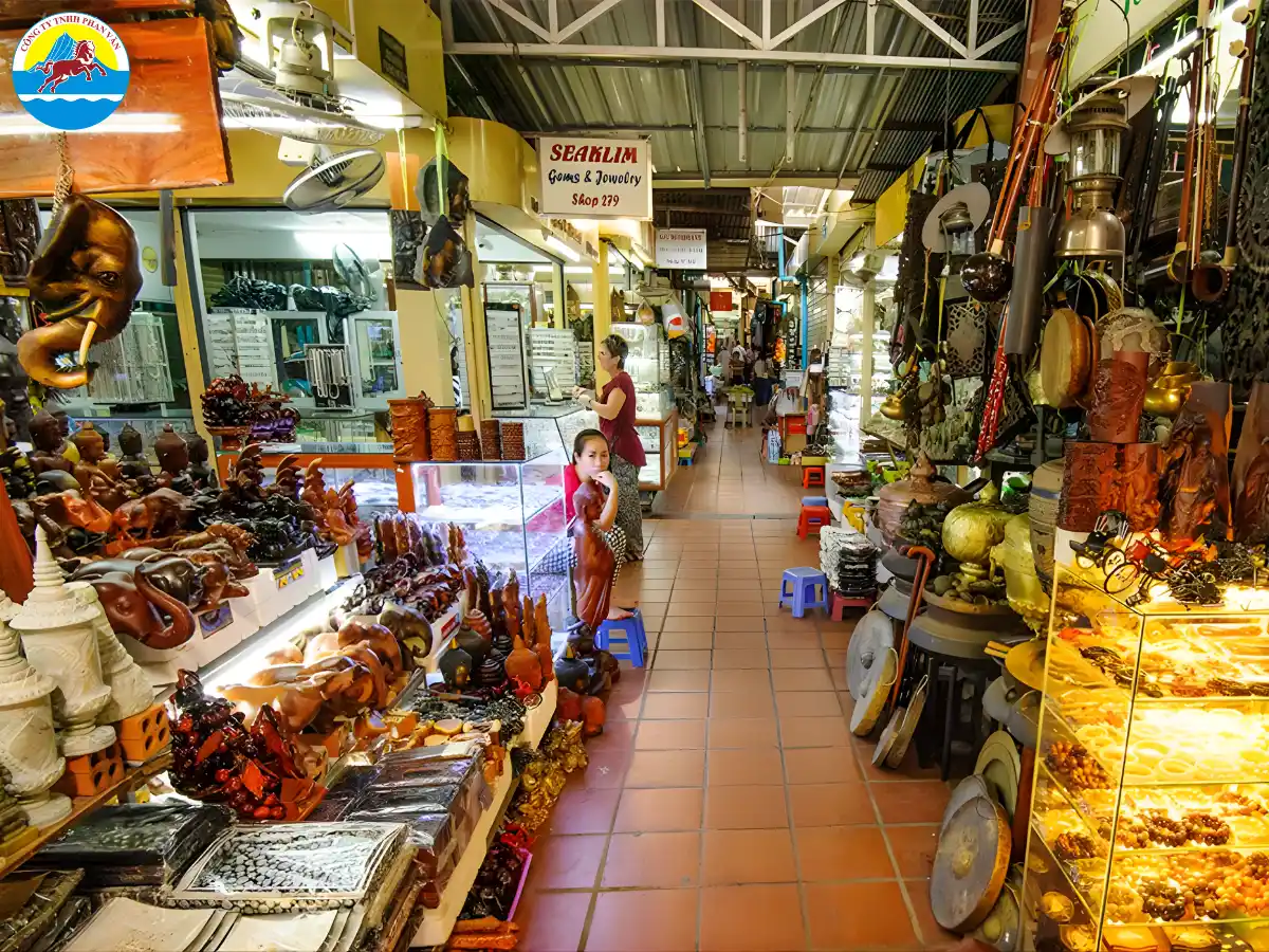 Chợ Nga (Toul Tom Poung Market)